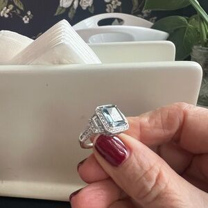 Beautiful Aquamarine and Diamond ring 18k white gold  size 7